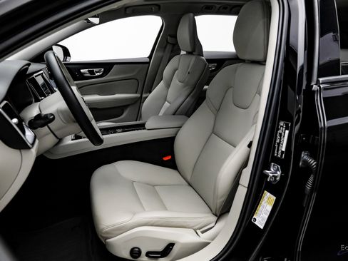 Used 2020 Volvo V60 T5 Momentum w/ Protection Package Premier image 34