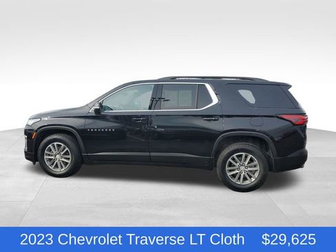 Used 2023 Chevrolet Traverse LT FWD image 2