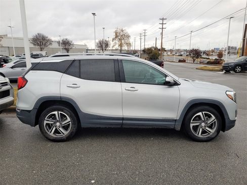 Used 2019 GMC Terrain SLT image 2