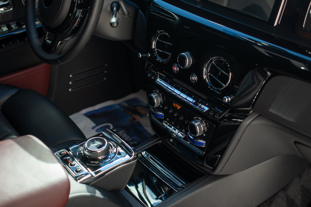Used 2024 Rolls-Royce Phantom Sedan RWD image 18