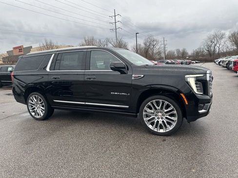 New 2026 GMC Yukon XL Denali w/ Denali Reserve Package image 5