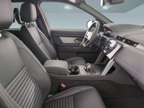 New 2025 Land Rover Discovery Sport Dynamic SE image 19