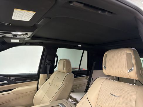 Used 2023 Cadillac Escalade Premium Luxury image 16