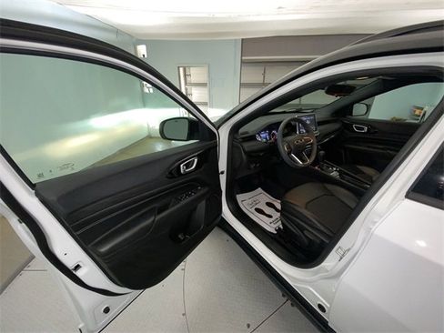 Used 2024 Jeep Compass Latitude w/ Altitude Special Edition image 11