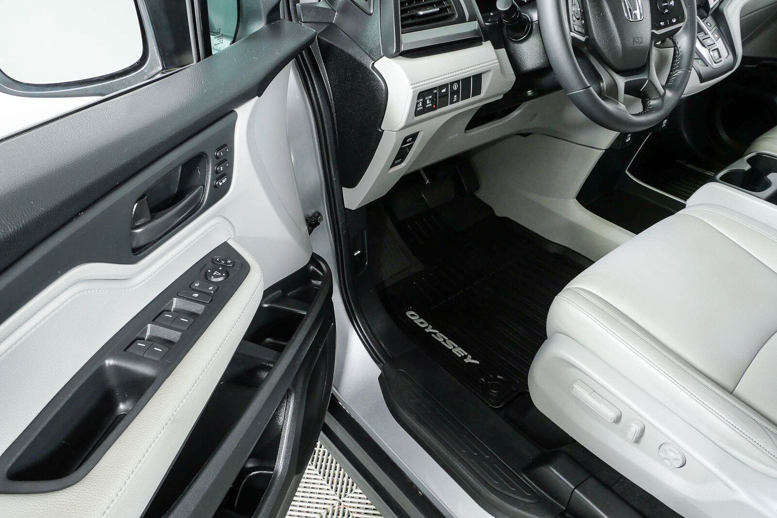 Used 2024 Honda Odyssey EX-L image 8