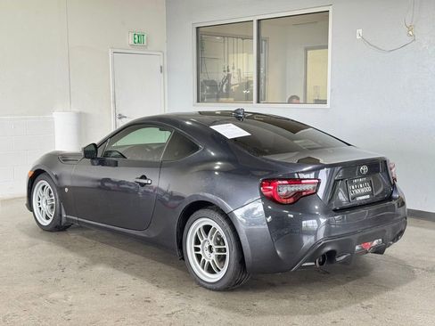 Used 2019 Toyota 86 RWD image 6
