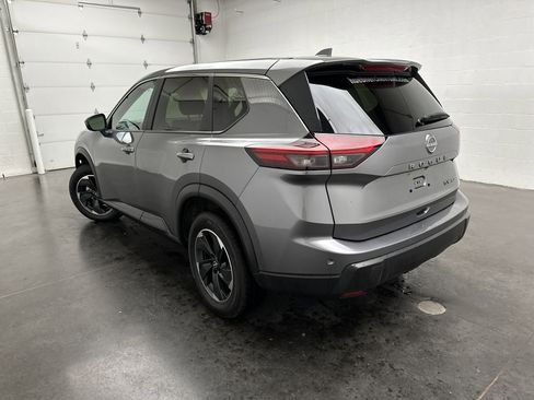 Used 2024 Nissan Rogue SV image 7