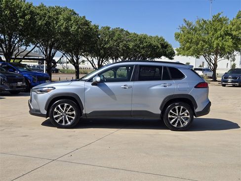 Used 2024 Toyota Corolla Cross XLE image 12