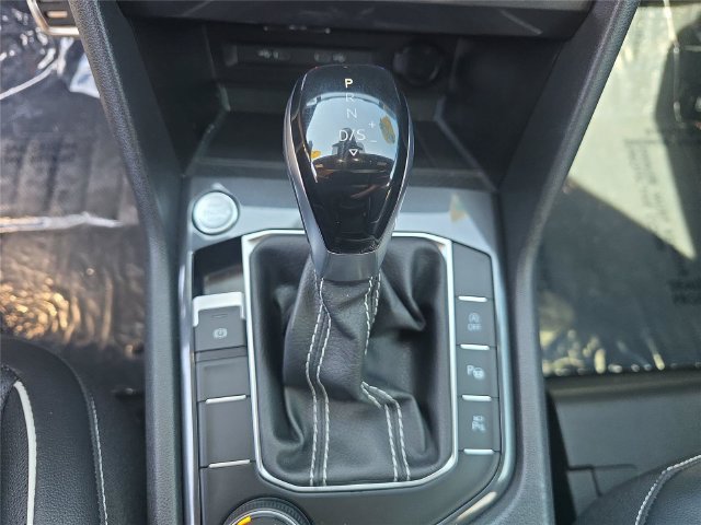 Used 2024 Volkswagen Tiguan SEL R-Line AWD/4WD image 20