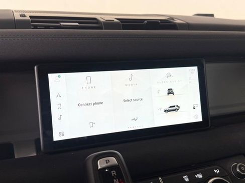 Used 2022 Land Rover Defender 110 SE image 27