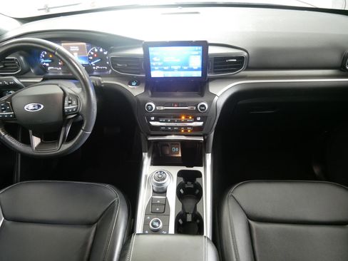 Used 2020 Ford Explorer XLT w/ Equipment Group 202A AWD/4WD image 10