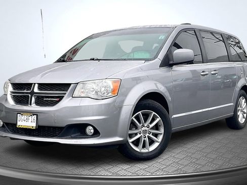 Used 2020 Dodge Grand Caravan SXT image 12