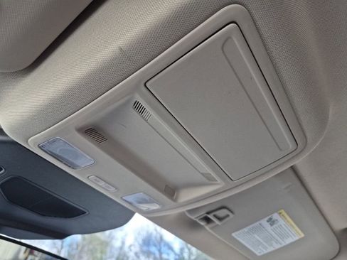 Used 2020 Ford Escape SE image 25