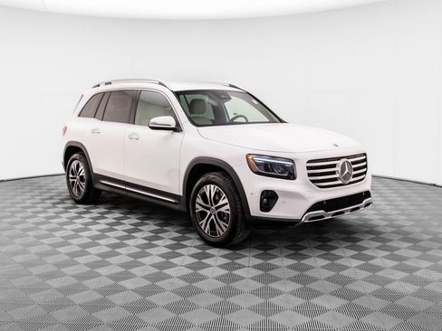 New 2025 Mercedes-Benz GLB 250 4MATIC image 7