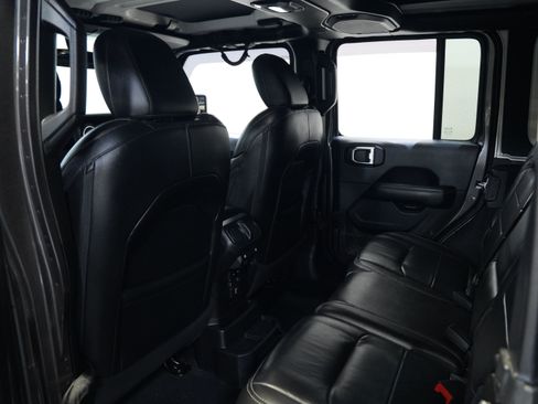 Used 2018 Jeep Wrangler Unlimited Sahara w/ Safety Group AWD/4WD image 35