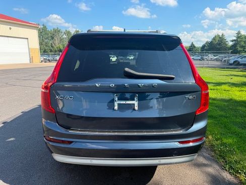 Used 2022 Volvo XC90 T6 Momentum w/ Climate Package AWD/4WD image 2