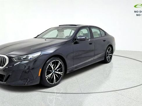 Used 2027 BMW 530i w/ M Sport Package RWD image 3