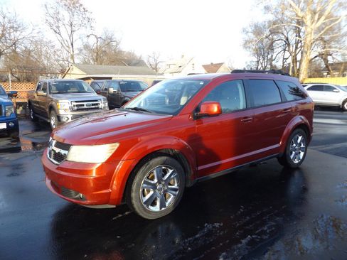 Used 2010 Dodge Journey SXT w/ Flexible Seating Group image 1
