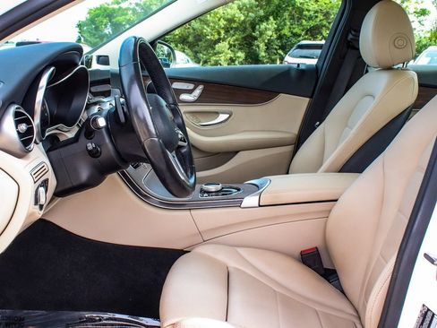 Used 2019 Mercedes-Benz C 300 4MATIC Sedan image 32