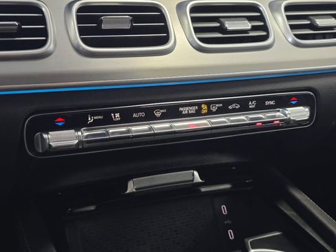 Used 2025 Mercedes-Benz GLE 350 4MATIC image 30