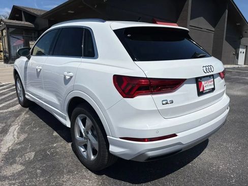 Used 2020 Audi Q3 2.0T Premium w/ Convenience Package AWD/4WD image 3