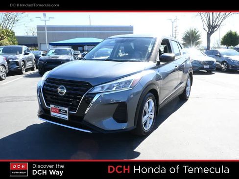 Used 2021 Nissan Kicks S FWD image 1