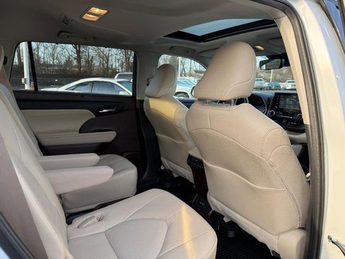 Used 2022 Toyota Highlander XLE image 13
