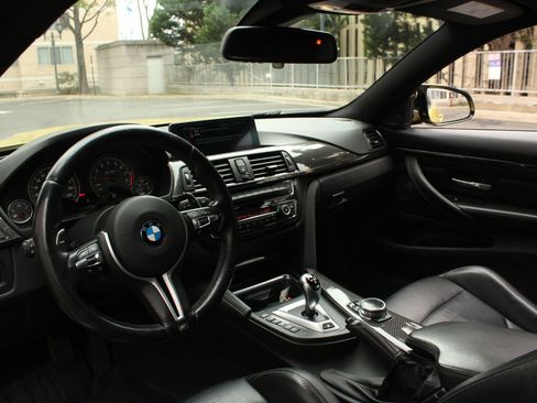 Used 2015 BMW M4 Coupe RWD image 23