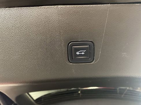 Used 2022 Chevrolet Traverse LT FWD image 8