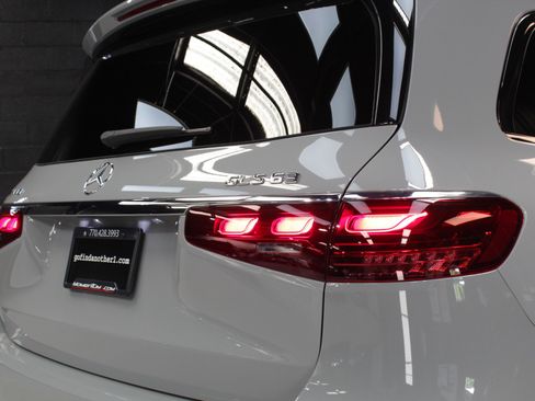 Used 2025 Mercedes-Benz GLS 63 AMG 4MATIC image 12