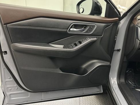 Used 2021 Nissan Rogue SL w/ Premium Package AWD/4WD image 17