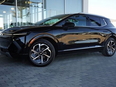 New 2025 Chevrolet Equinox EV LT image 4