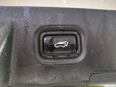 Used 2022 Hyundai Santa Fe SEL w/ Convenience + Premium Package FWD image 15