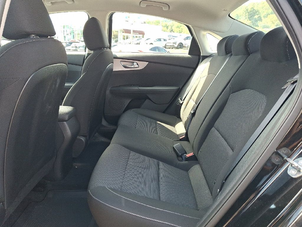 Used 2023 Kia Forte LXS w/ LXS Technology Package FWD image 11