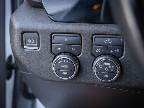 Used 2024 Chevrolet Silverado 2500 LT image 26