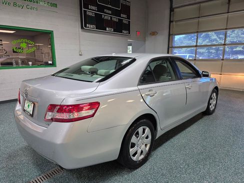 Used 2011 Toyota Camry LE FWD image 6