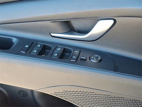 Used 2024 Hyundai Elantra Limited image 22