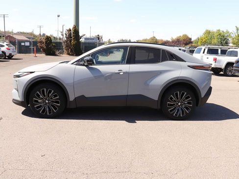 Used 2026 Toyota C-HR AWD/4WD image 8
