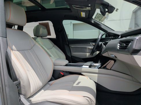 Used 2024 Audi Q8 e-tron Prestige w/ Prestige Package image 37