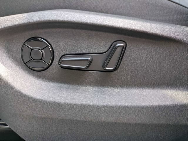 New 2026 Volkswagen Tiguan SE FWD image 18