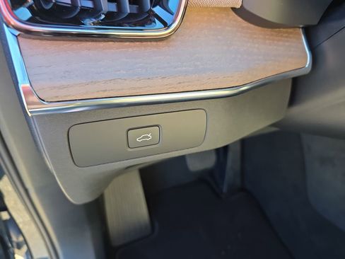 New 2026 Volvo XC90 B6 Plus w/ Protection Package Premier image 12