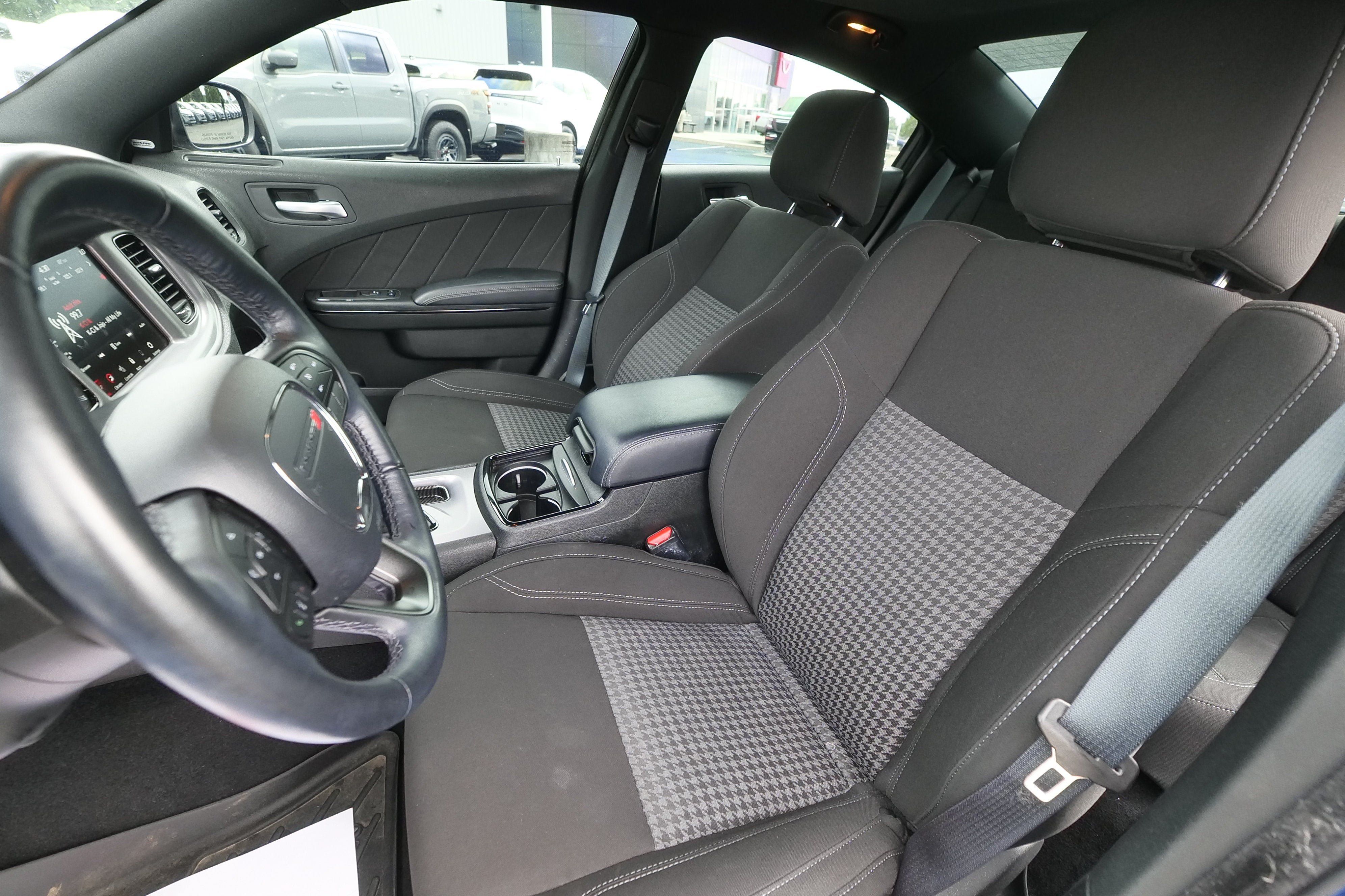 Used 2023 Dodge Charger SXT w/ Blacktop Package AWD/4WD image 17