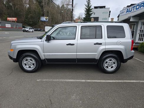 Used 2012 Jeep Patriot Sport image 3