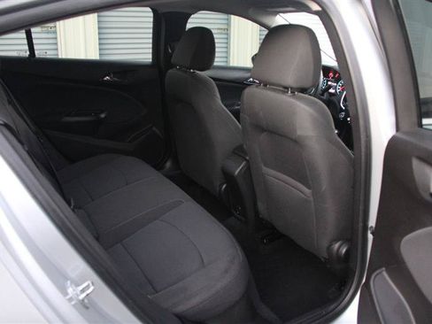 Used 2018 Chevrolet Cruze LT FWD image 20