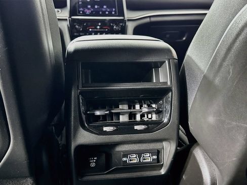 Used 2023 Jeep Grand Cherokee Altitude RWD image 31