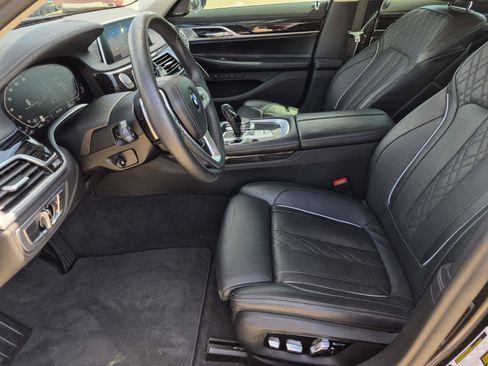 Used 2022 BMW 740i w/ Premium Package RWD image 13