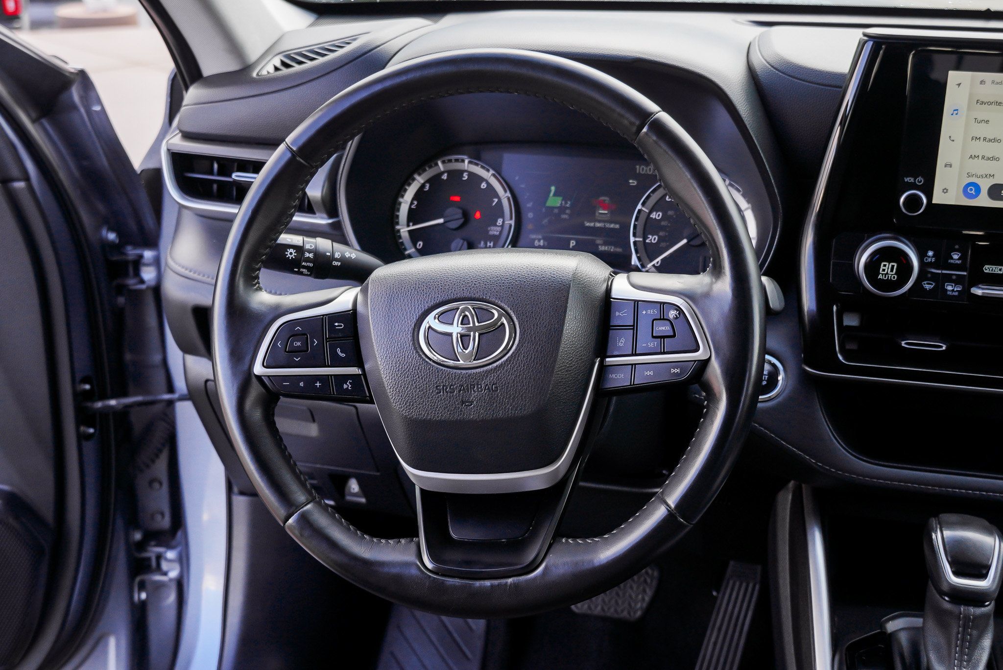 Used 2023 Toyota Highlander LE AWD/4WD image 32
