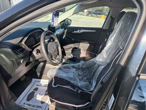 Used 2021 Ford Escape SE image 18