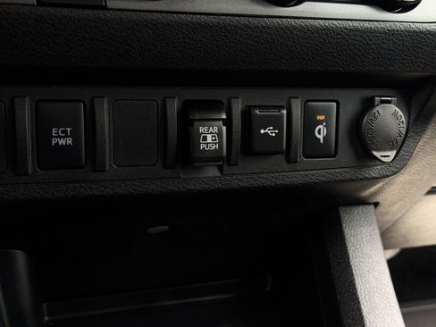 Certified 2023 Toyota Tacoma TRD Off-Road AWD/4WD image 31