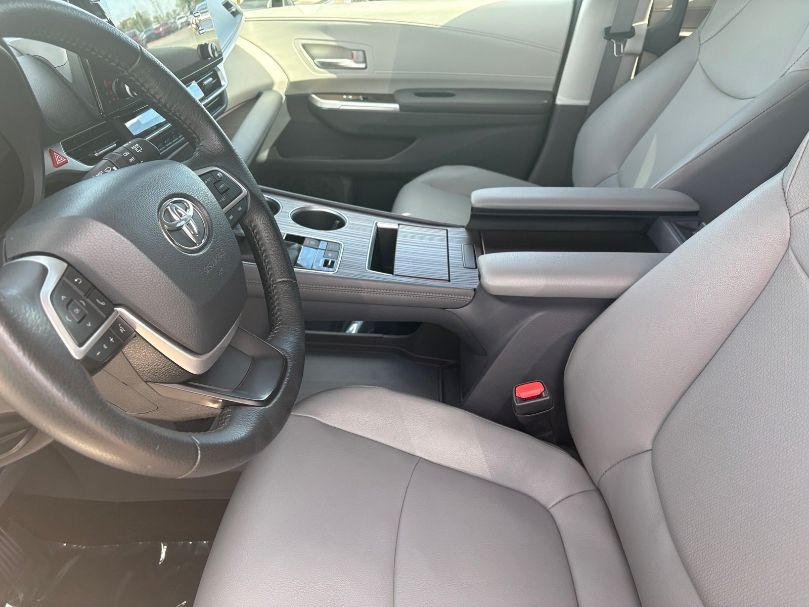 Used 2023 Toyota Sienna XLE FWD image 15